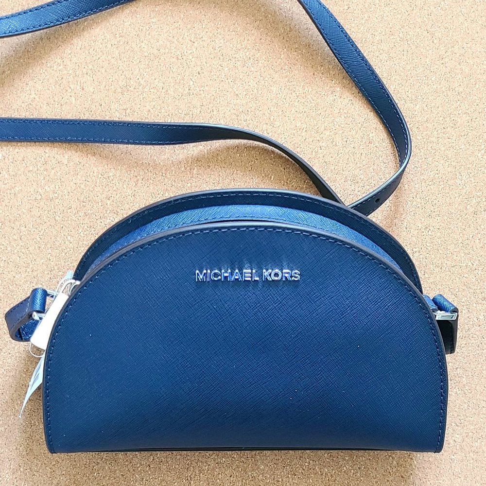 Michael Kors Purse Jet Set Travel Half Moon